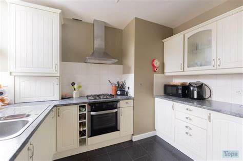 'Impressive' £250,000 house with five bedrooms and beautiful period ...