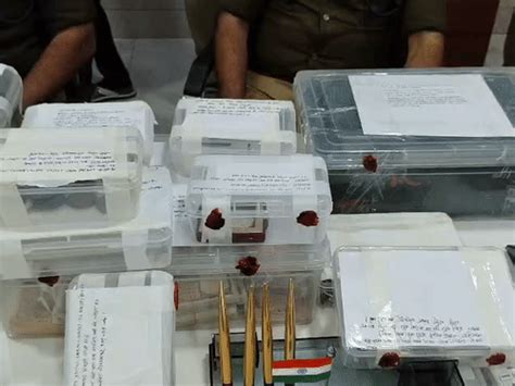 Drank alcohol gambled then fled with goods worth ₹32 lakh Two thieves ...