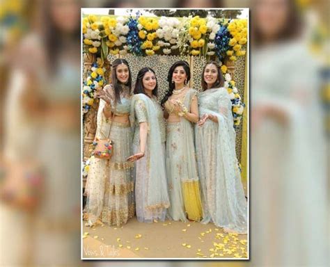 Bookmark These Stylish Ways To Coordinate Bridesmaids Dresses | Herzindagi