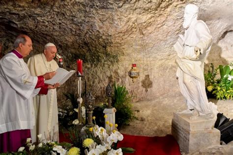 Pope Francis prays at St. Paul’s Grotto in Malta | Catholic News Agency
