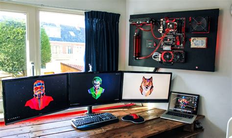 Computer Inside Wall 的图像结果