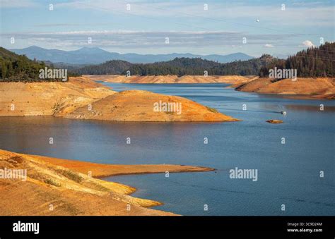 Lake shasta low water levels hi-res stock photography and images - Alamy