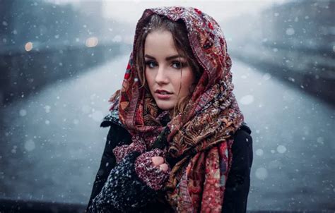 Wallpaper winter, look, girl, snow, snowflakes, portrait, the evening ...