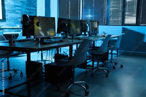 Computer Cafe 的图像结果