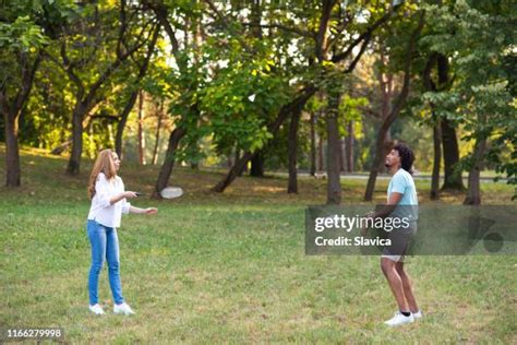 People Playing Badminton 的图像结果