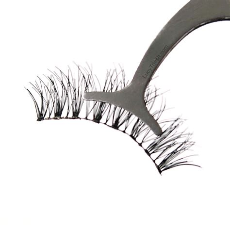 How to Apply False Eyelashes 的图像结果