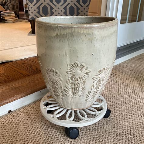 L946 White Glazed Terracotta Flower Pot | EstateSales.org