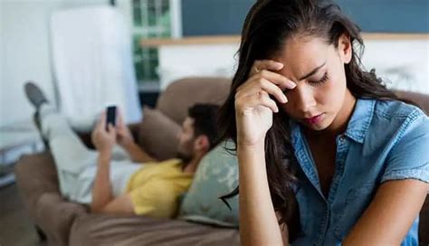 25 Heartbreaking Signs That His Love Has Faded Away and He's Playing ...