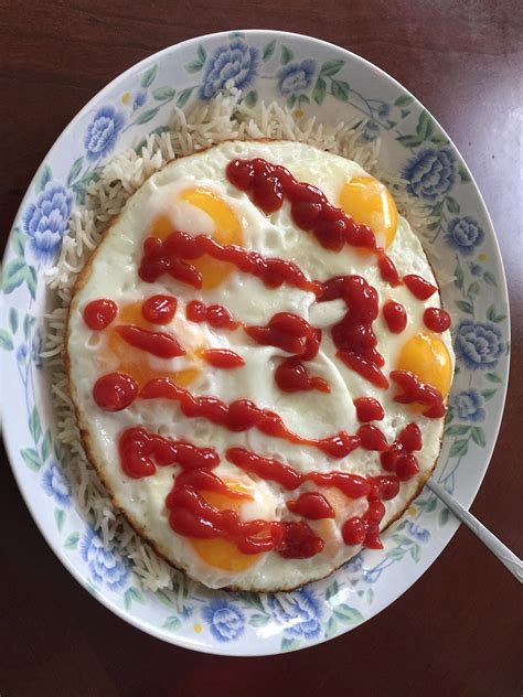 Fried eggs on rice with ketchup : r/shittyfoodporn