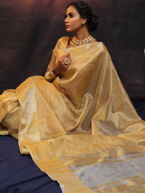 Banarasee Handwoven Crushed Tissue Zari Border Saree-Gold