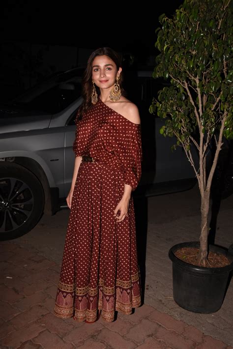 Alia Bhatt attends Kalank promotions in an outfit from Sabyasachi’s ...