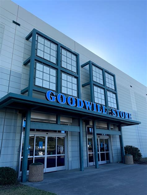 Goodwill Store - 3020 N Westmoreland Rd b, Dallas, TX 75212 - Hours ...