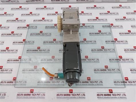 Siemens 1P 1FK7042-2AF71-1CH1 Synchronous Motor With 58 03 050 Gear Re ...