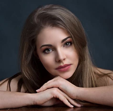 लड़की फ़ोटो और इमेज | Canva