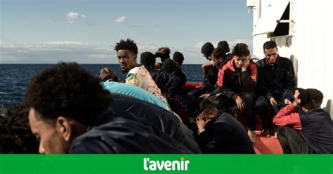 Au moins 61 migrants disparus dans un naufrage au large de la Libye ...