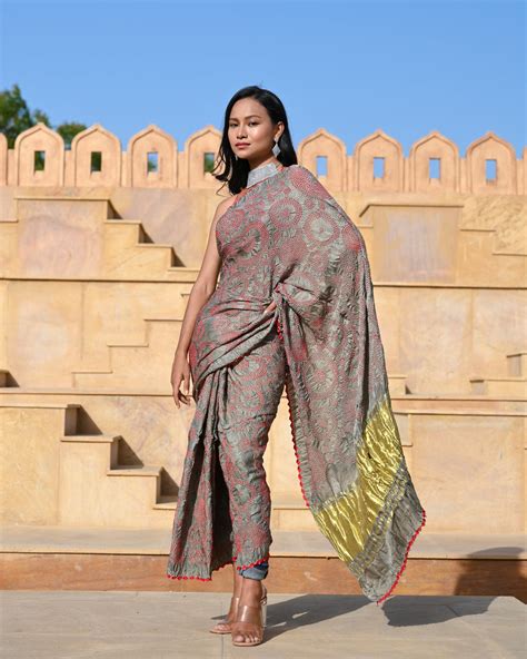 GREY CIRCLES OF LIFE BANDHANI SILK SAREE – neelgar