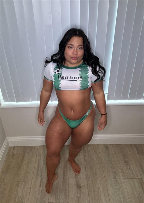 Just a 4ft tall muscle midget with big hips ;) : r/WideHipsNSFW