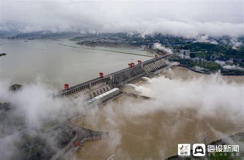 直击现场：三峡枢纽迎来建库以来最大洪峰，开启11孔泄洪_热点