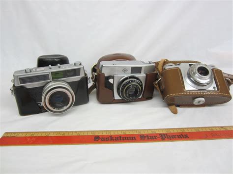 Lot of 3 vintage 35 mm cameras - Schmalz Auctions