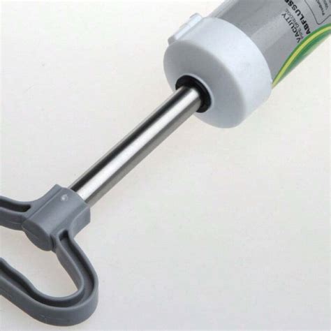 Una draga de inodoro, una herramienta profesional para quitar tapones ...