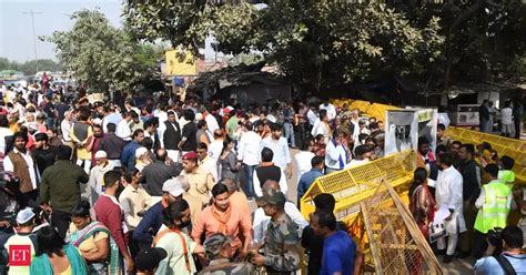 MCD polls: Several millionaires to slum dweller, candidates from ...