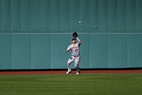 Video: Mike Trout stuns the crowd with a brilliant leaping catch at the ...