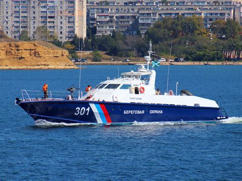 Пограничный сторожевой катер ПСКА-301 в Севастопольской бухте
