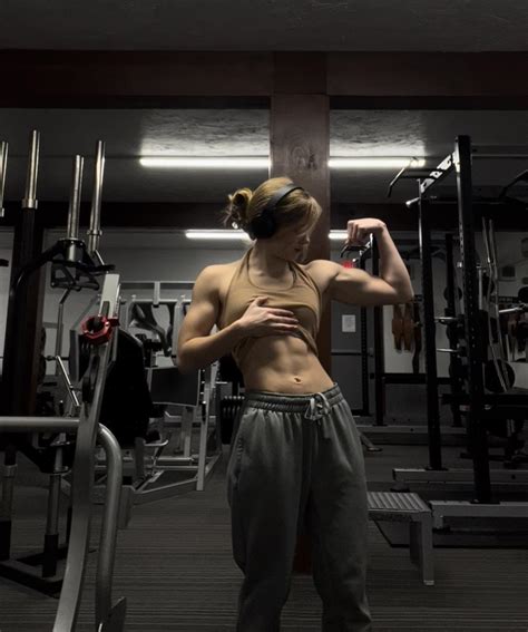 marilyn amber | physique update 118 lbs. looking the same as a few months ago cause I no longer ...