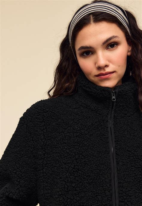 Faux fur clothing | Stradivarius Worldwide