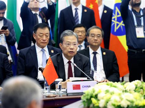 Photos : Le plus haut législateur chinois participe au 10e Forum ...