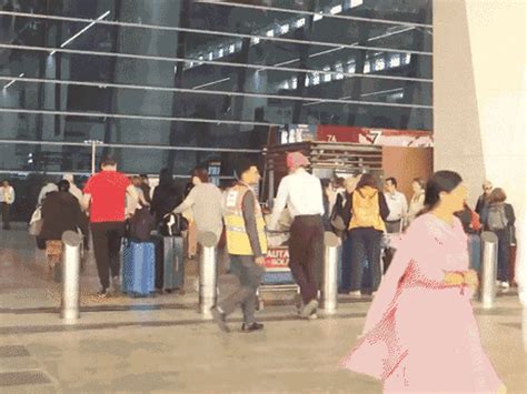 Airport Server Down: Delhi, Mumbai Passengers Face Long Queues ...