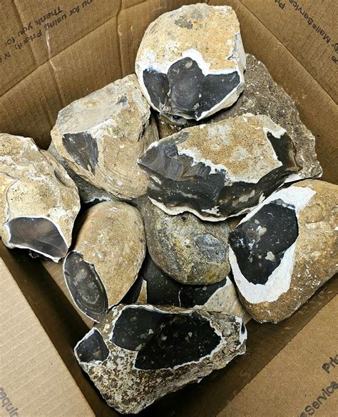 Flintknapping Stone – Flintknapping traditions