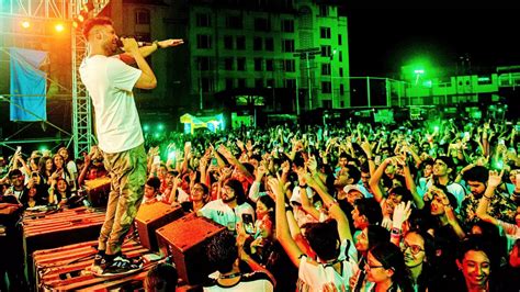 Arjun Kanungo performs at NM College’s ongoing college festival, Umang ...