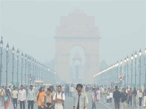 Delhi's air quality remains 'very poor'; breathing made difficult