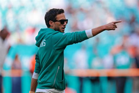 Dolphins fire head coach Mike McDaniel after 7-10 season | Reuters