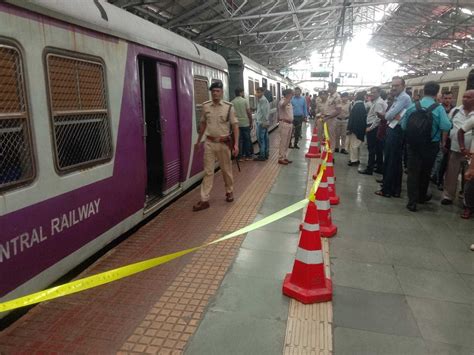 Mumbai: Local derails at CSMT, no injuries reported; trains run behind ...