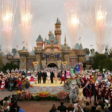 How Much Money Does Disneyland Make In A Day? - Famous People Today