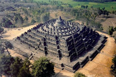 印尼婆羅浮屠，世界七大奇蹟之一的浮世聖城 - 每日頭條