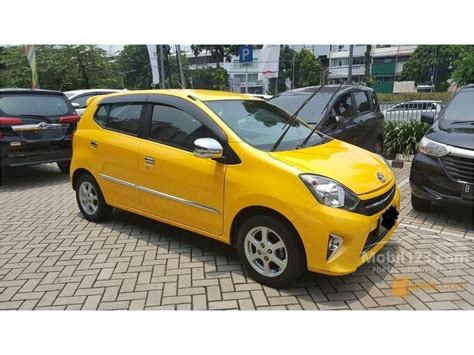 Unduh Gambar Mobil Agya Warna Kuning