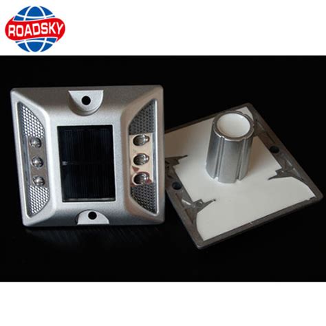 China Driveway Marker Aluminum LED Solar Road Warning Light - China ...