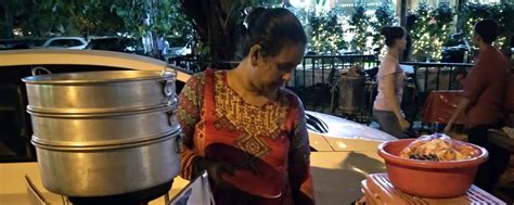 Head To This Andheri Stall For Some Of The Best Momos In the City ...