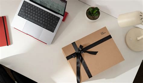 Custom Corporate Gifting UAE: Building Stronger Relationships - Merchlist