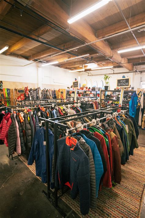 Ski & Snowboard Consignment Shop, Bend Oregon | Latitude 44 Sports