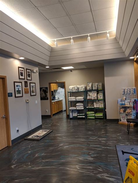 Val Verde Animal Hospital - 9841 Giles Rd, La Vista, NE 68128