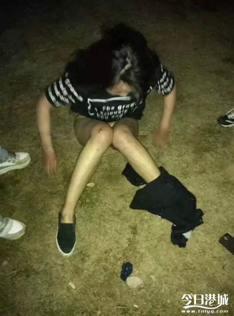 连云港女大学生遭扒光殴打 被拽头发面对镜头拍照_新闻频道_中华网