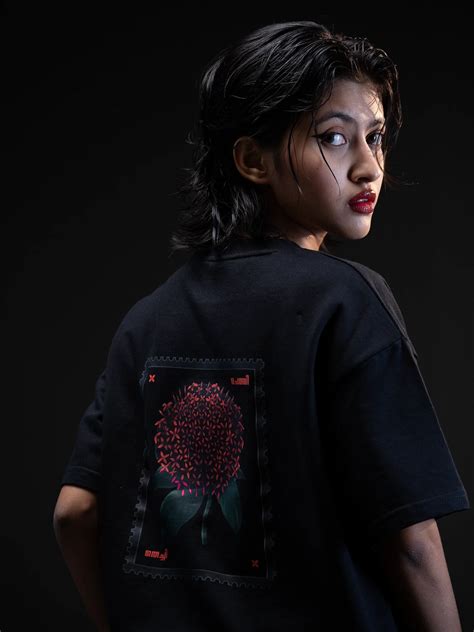 Thechi Gender neutral Boxy Fit T-Shirt | Buy Online Thechi Unisex Boxy ...