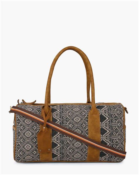 10 Oversize Bags That You Must Carry On Your Weekend Getaway | Grazia India