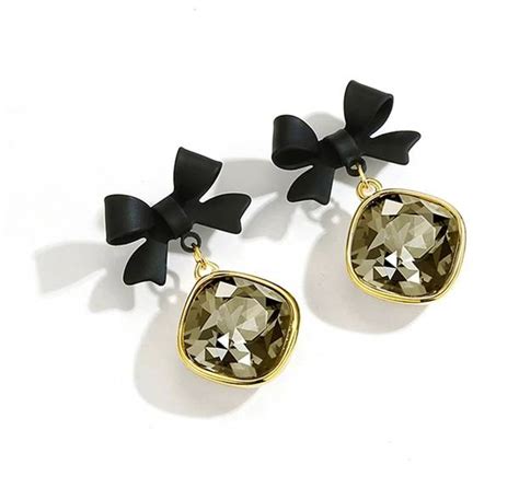 Earrings: Studs, Jhumkas, Hoops & More Styles Online at Flipkart