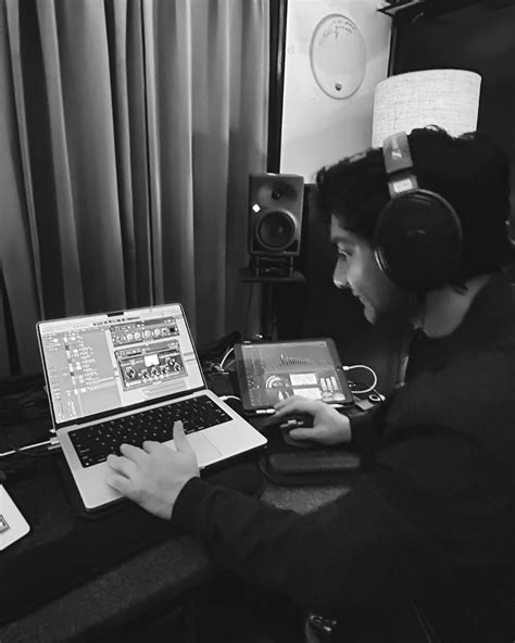 Sahil Sarin Local Train 的图像结果