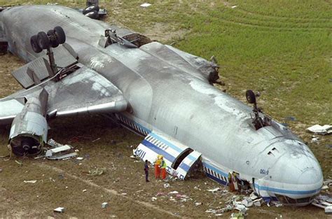 历史上的今天4月30日_2008年厦门航空8052号班机在大连周水子国际机场起飞时入侵正在起飞的中国南方航空6621号班机所用跑道，导致两机几乎相撞。